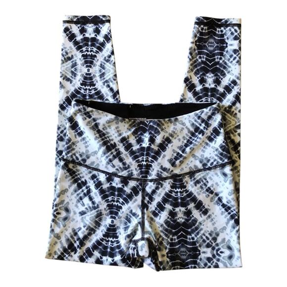 Victoria's Secret Sport Women’s Knockout Leggings  Black Blue White Tie-Dye SM - Picture 6 of 11